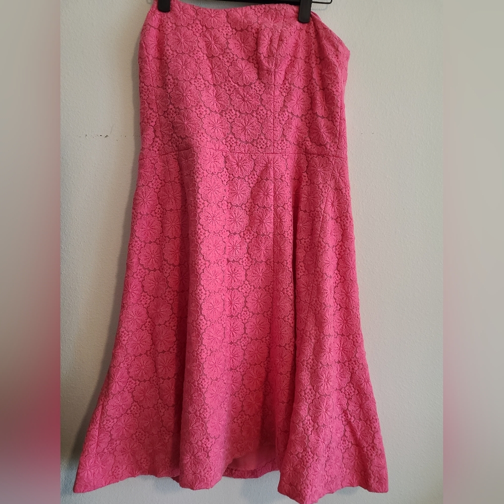 Lilly Pilitzer Pink Lace Strapless Dress. Size 10 - Picture 2 of 9